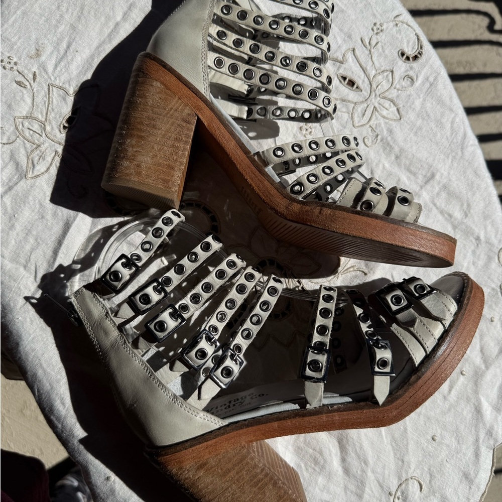 New Vintage Foundry Co. White Ivory Sandals heels gladiator strappy leather 6 - Picture 4 of 17